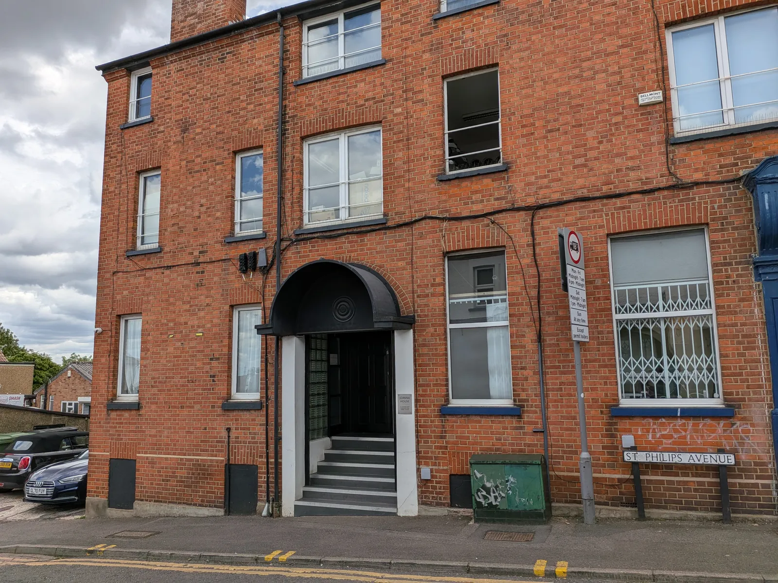 Entrance to Worcester Park Counselling on St Philips Avenue